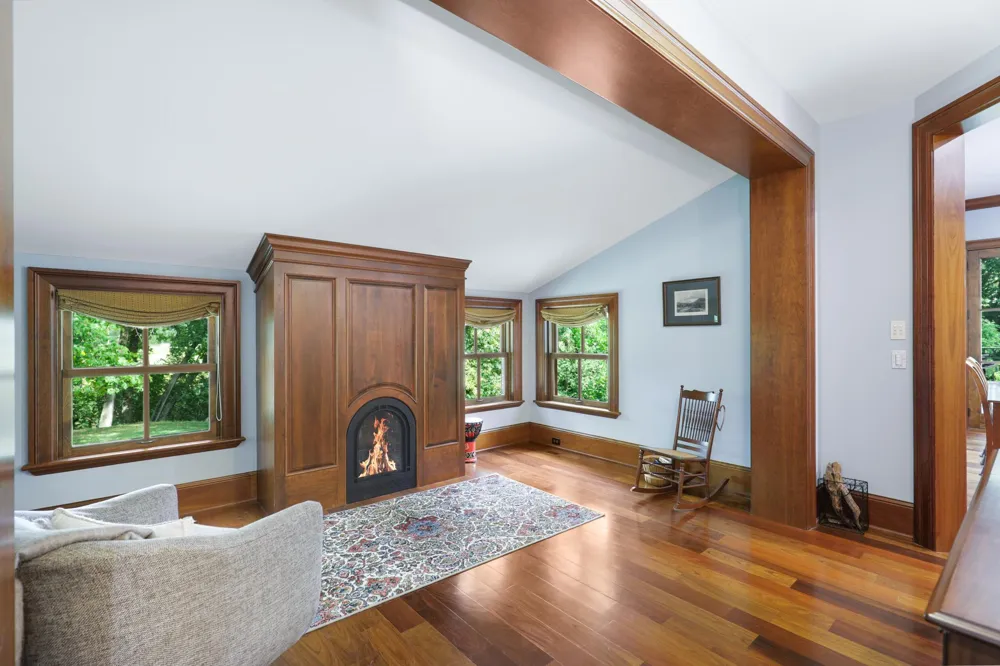 1070 Ferndale Road W Wayzata, MN 55391