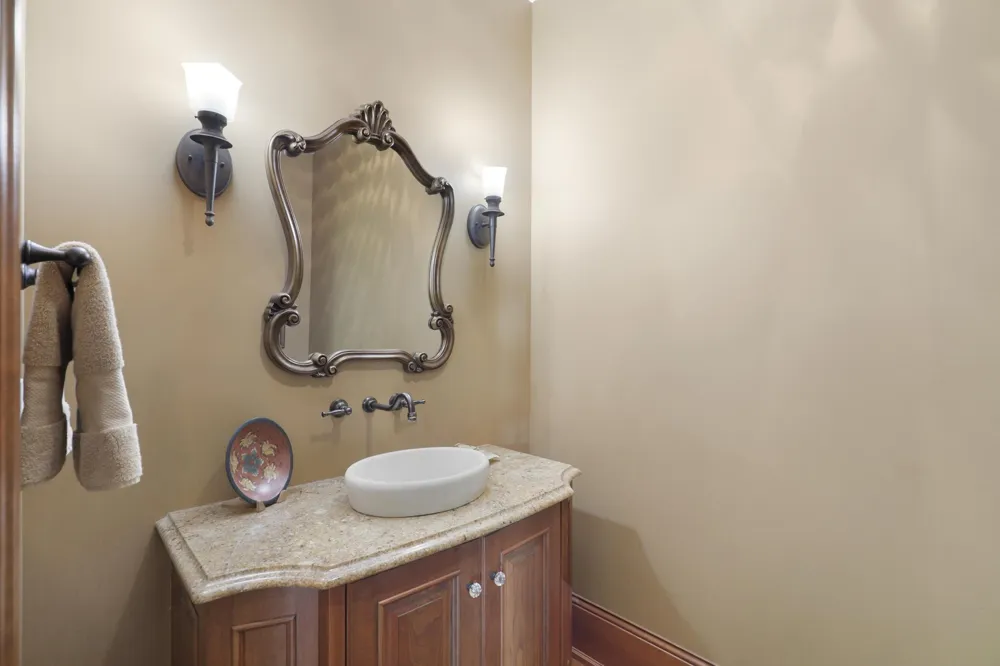 1070 Ferndale Road W Wayzata, MN 55391