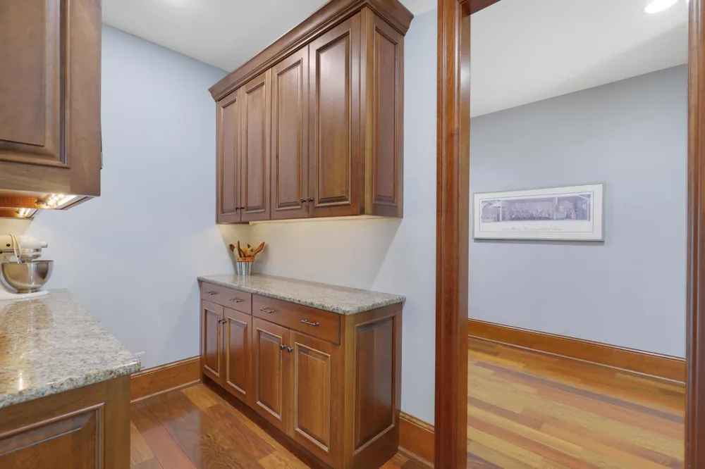 1070 Ferndale Road W Wayzata, MN 55391