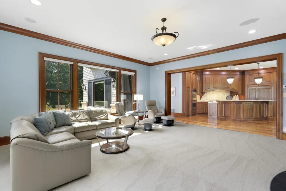 1070 Ferndale Road W Wayzata, MN 55391