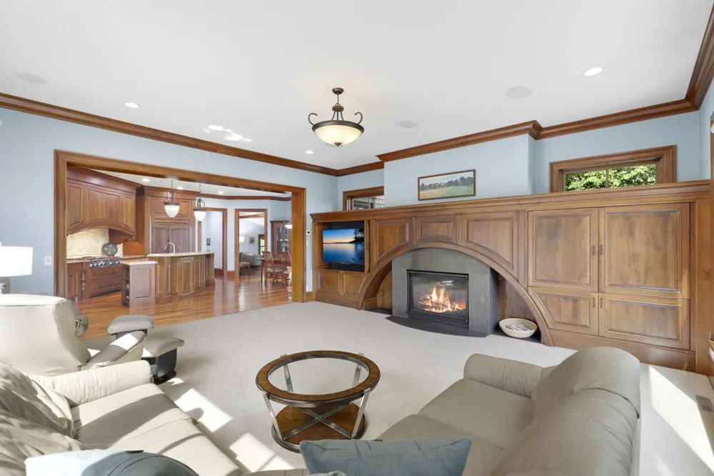1070 Ferndale Road W Wayzata, MN 55391
