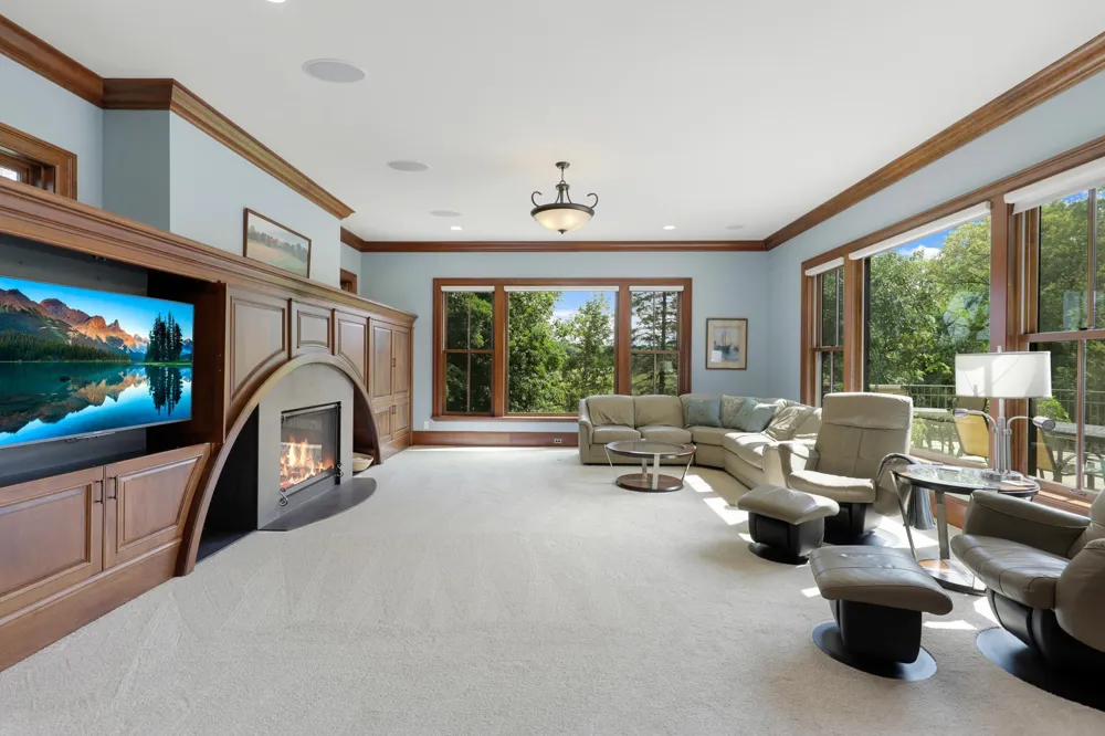 1070 Ferndale Road W Wayzata, MN 55391