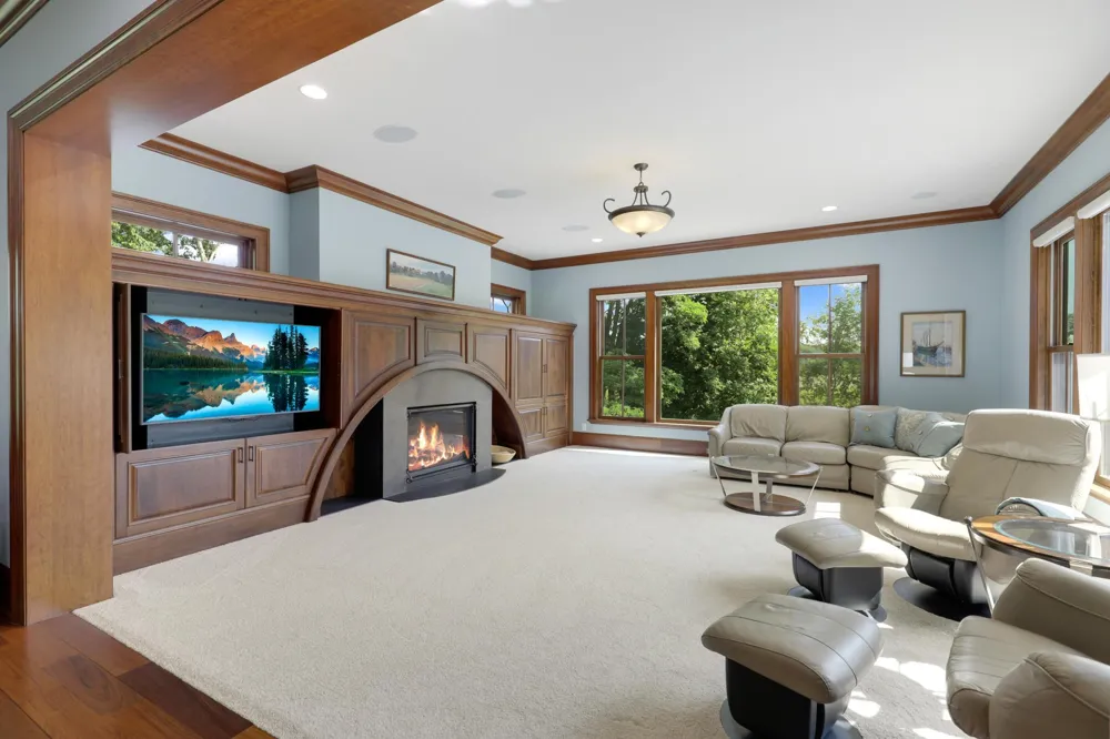 1070 Ferndale Road W Wayzata, MN 55391