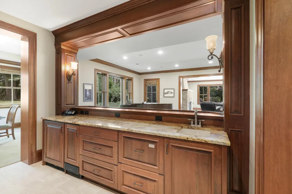 1070 Ferndale Road W Wayzata, MN 55391