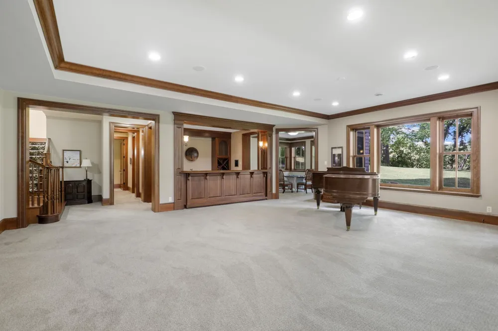 1070 Ferndale Road W Wayzata, MN 55391