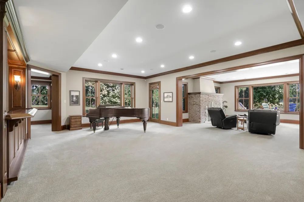 1070 Ferndale Road W Wayzata, MN 55391