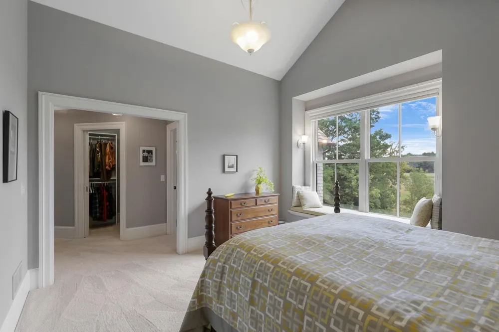 1070 Ferndale Road W Wayzata, MN 55391