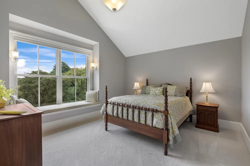 1070 Ferndale Road W Wayzata, MN 55391