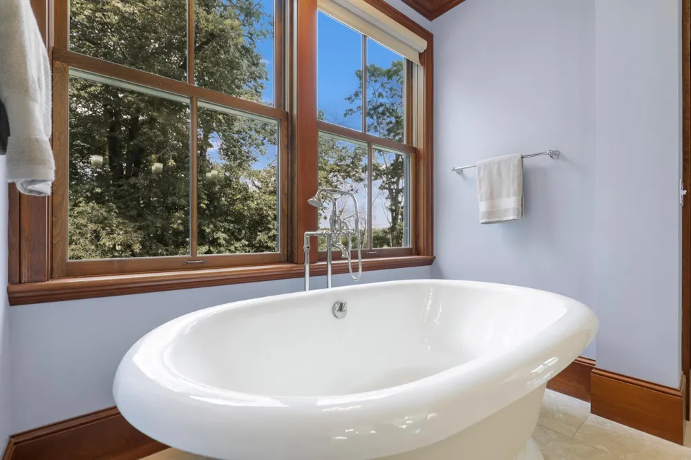 1070 Ferndale Road W Wayzata, MN 55391