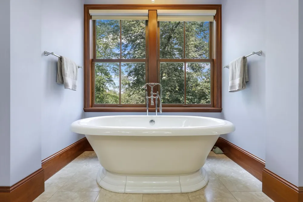 1070 Ferndale Road W Wayzata, MN 55391