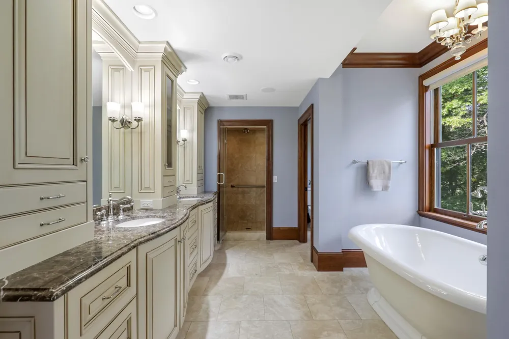 1070 Ferndale Road W Wayzata, MN 55391
