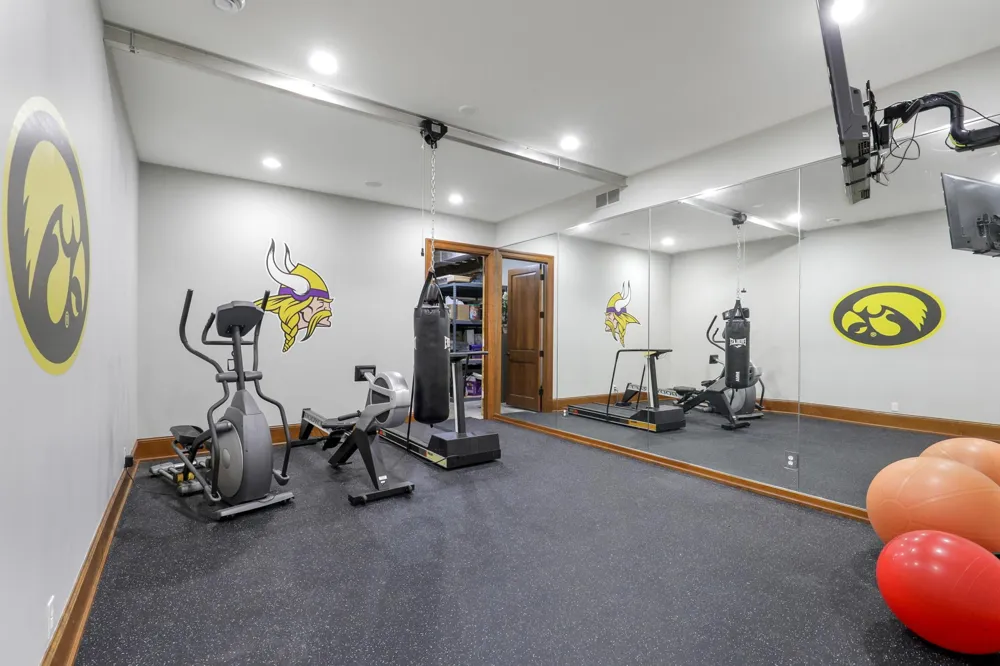 1070 Ferndale Road W Wayzata, MN 55391