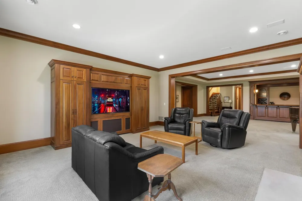 1070 Ferndale Road W Wayzata, MN 55391