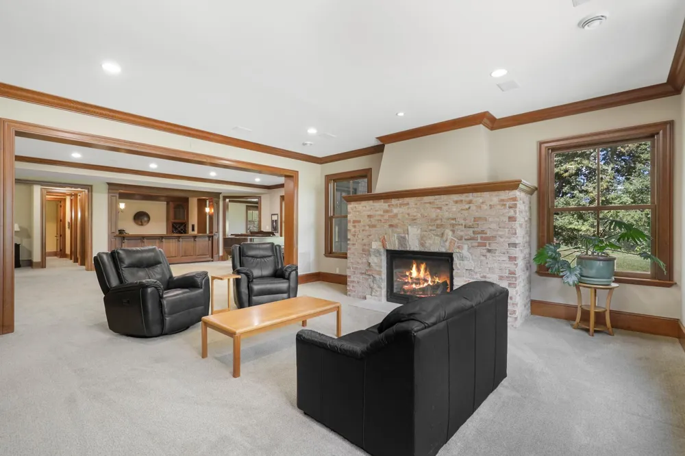1070 Ferndale Road W Wayzata, MN 55391