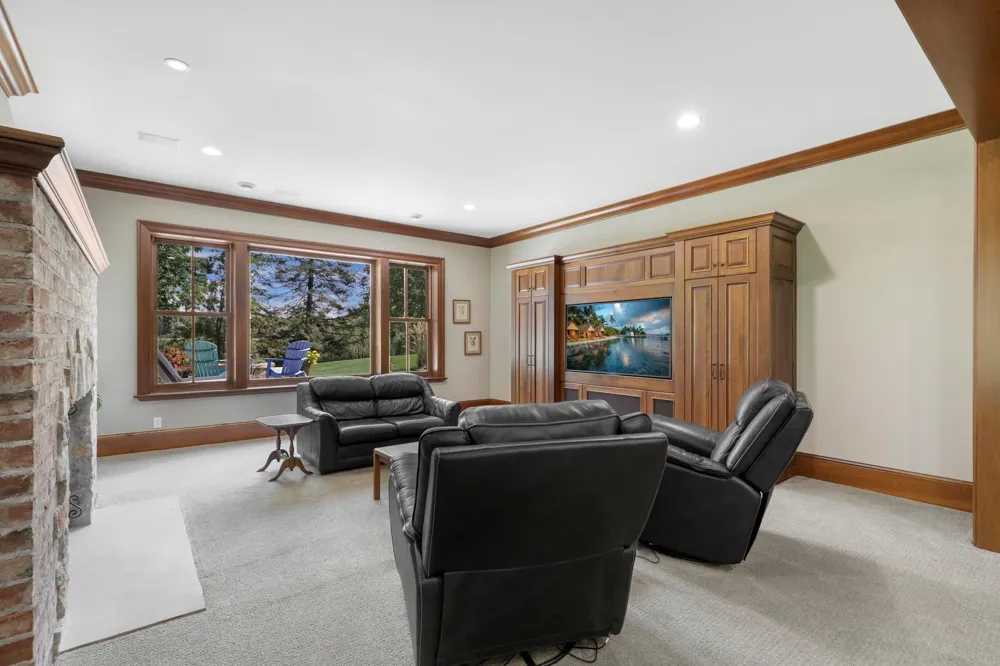 1070 Ferndale Road W Wayzata, MN 55391