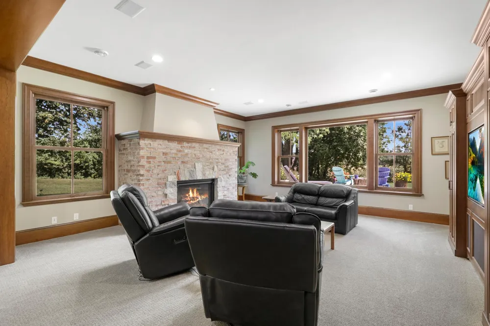 1070 Ferndale Road W Wayzata, MN 55391