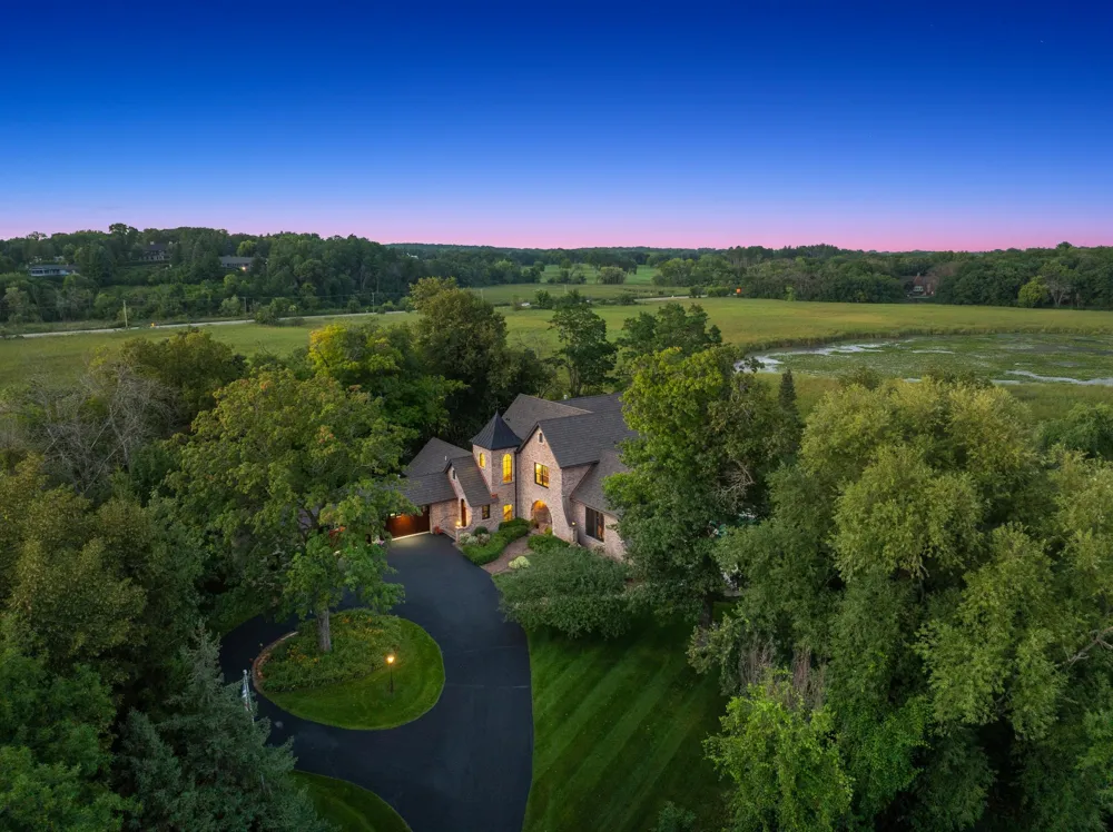 1070 Ferndale Road W Wayzata, MN 55391
