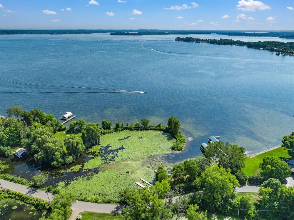 1070 Ferndale Road W Wayzata, MN 55391