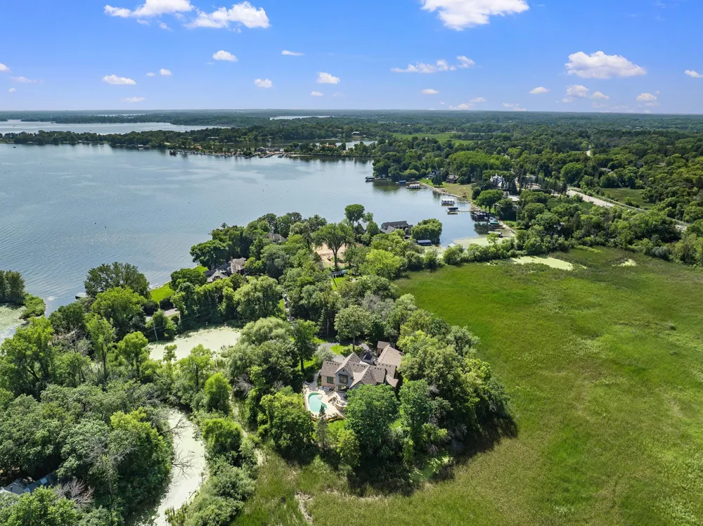 1070 Ferndale Road W Wayzata, MN 55391