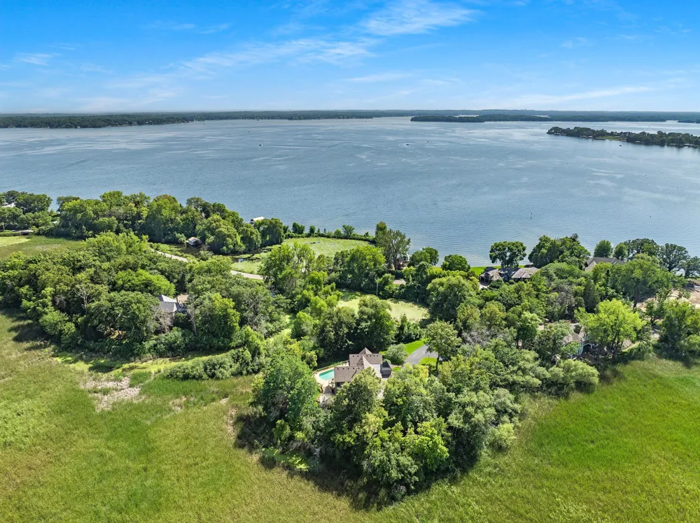 1070 Ferndale Road W Wayzata, MN 55391