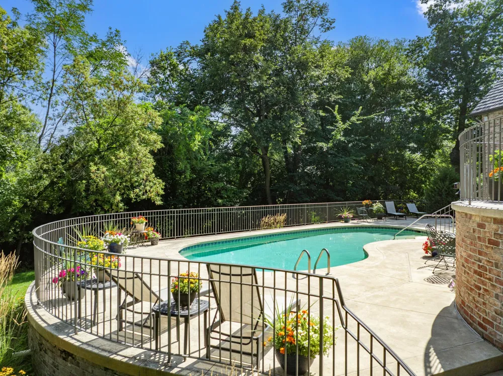 1070 Ferndale Road W Wayzata, MN 55391