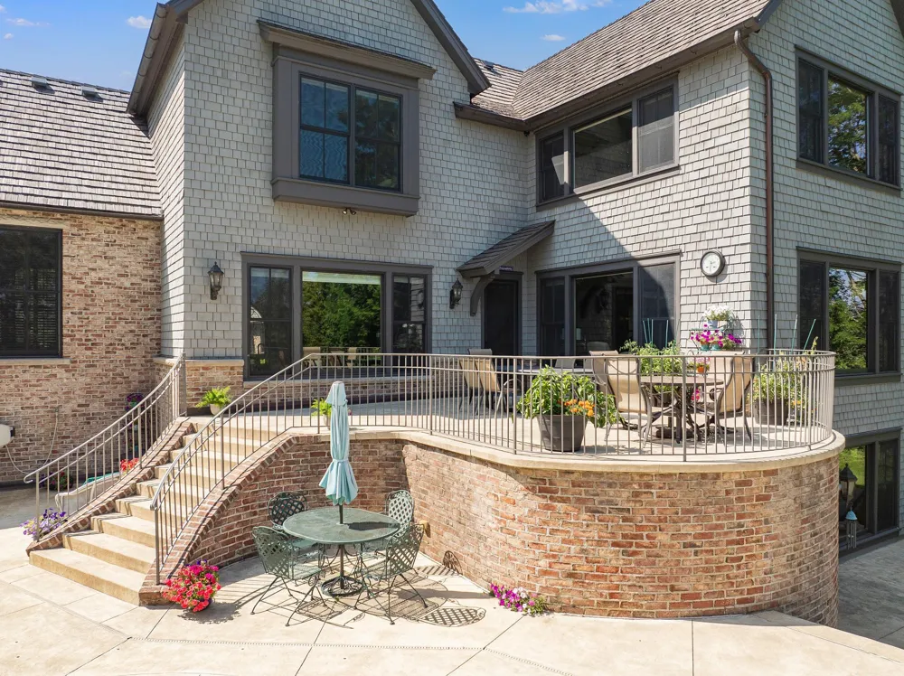 1070 Ferndale Road W Wayzata, MN 55391
