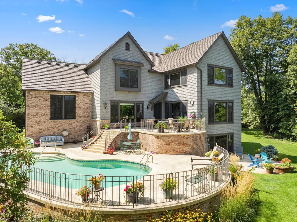 1070 Ferndale Road W Wayzata, MN 55391