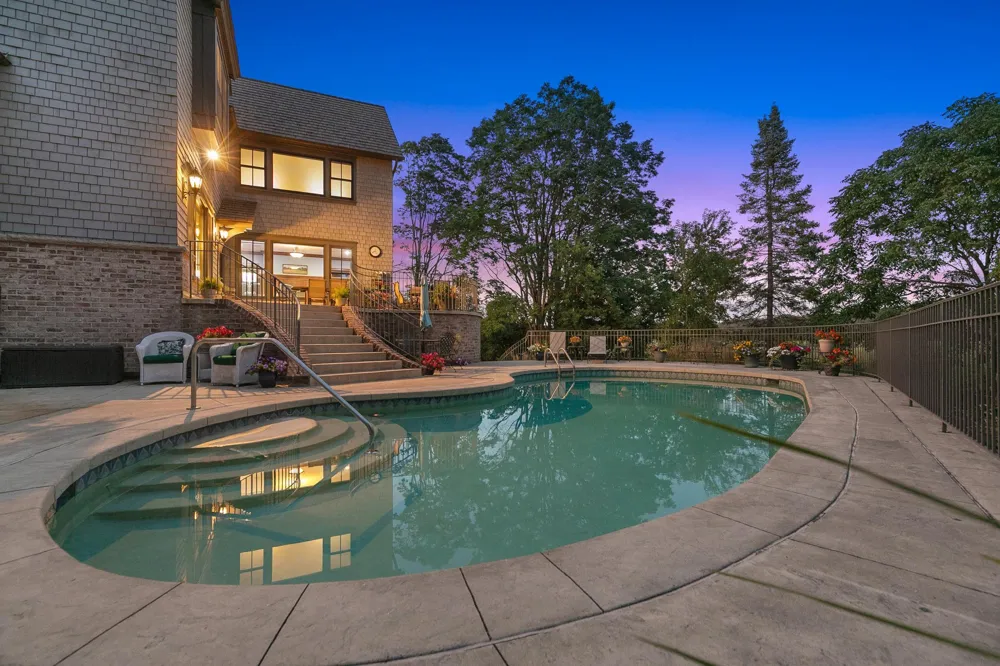 1070 Ferndale Road W Wayzata, MN 55391