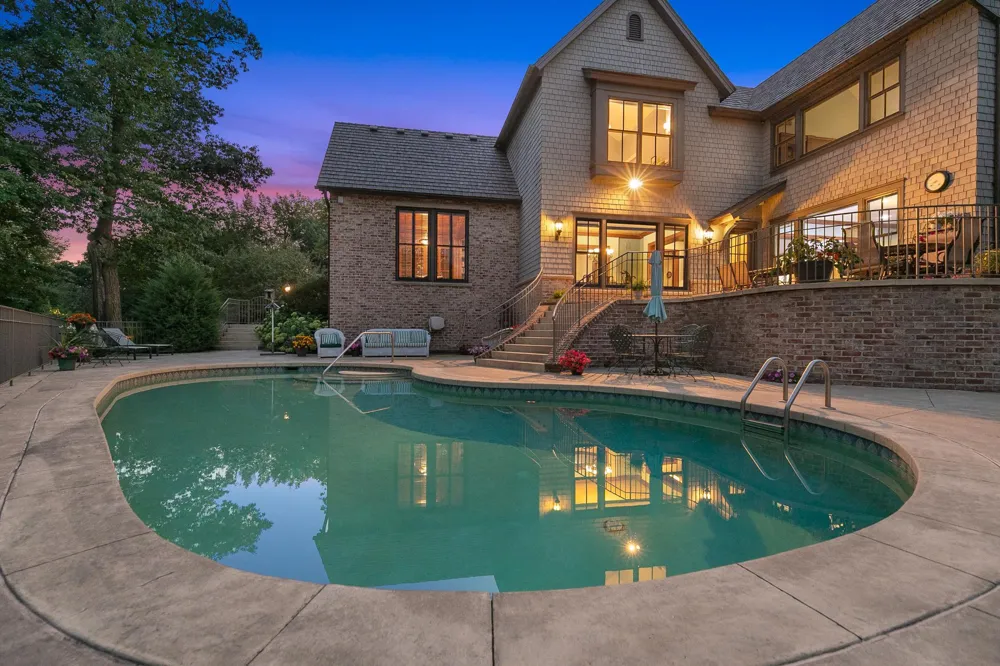 1070 Ferndale Road W Wayzata, MN 55391