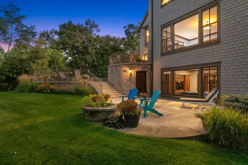 1070 Ferndale Road W Wayzata, MN 55391