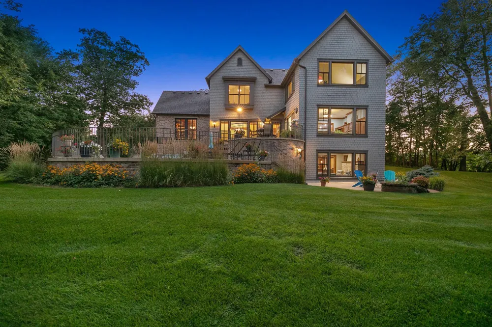 1070 Ferndale Road W Wayzata, MN 55391