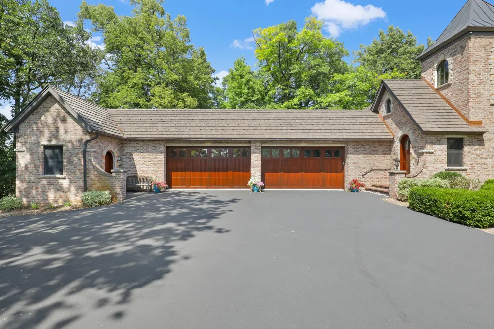 1070 Ferndale Road W Wayzata, MN 55391