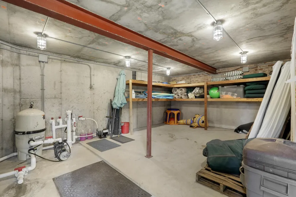 1070 Ferndale Road W Wayzata, MN 55391