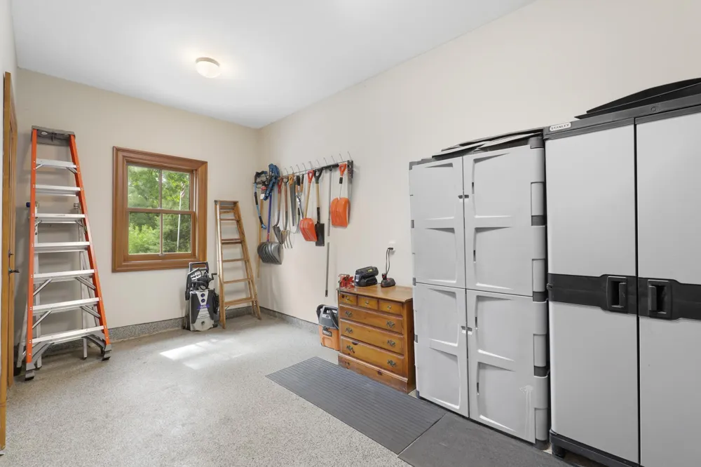 1070 Ferndale Road W Wayzata, MN 55391