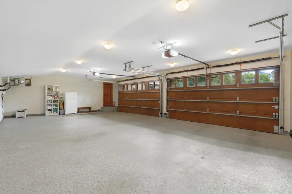 1070 Ferndale Road W Wayzata, MN 55391