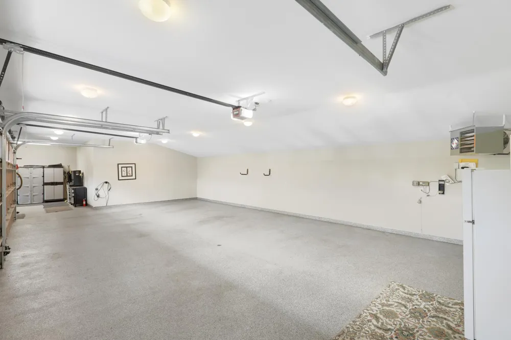 1070 Ferndale Road W Wayzata, MN 55391