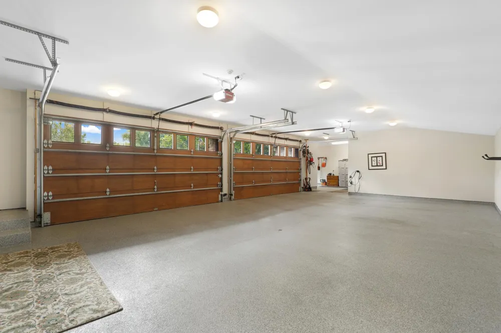 1070 Ferndale Road W Wayzata, MN 55391