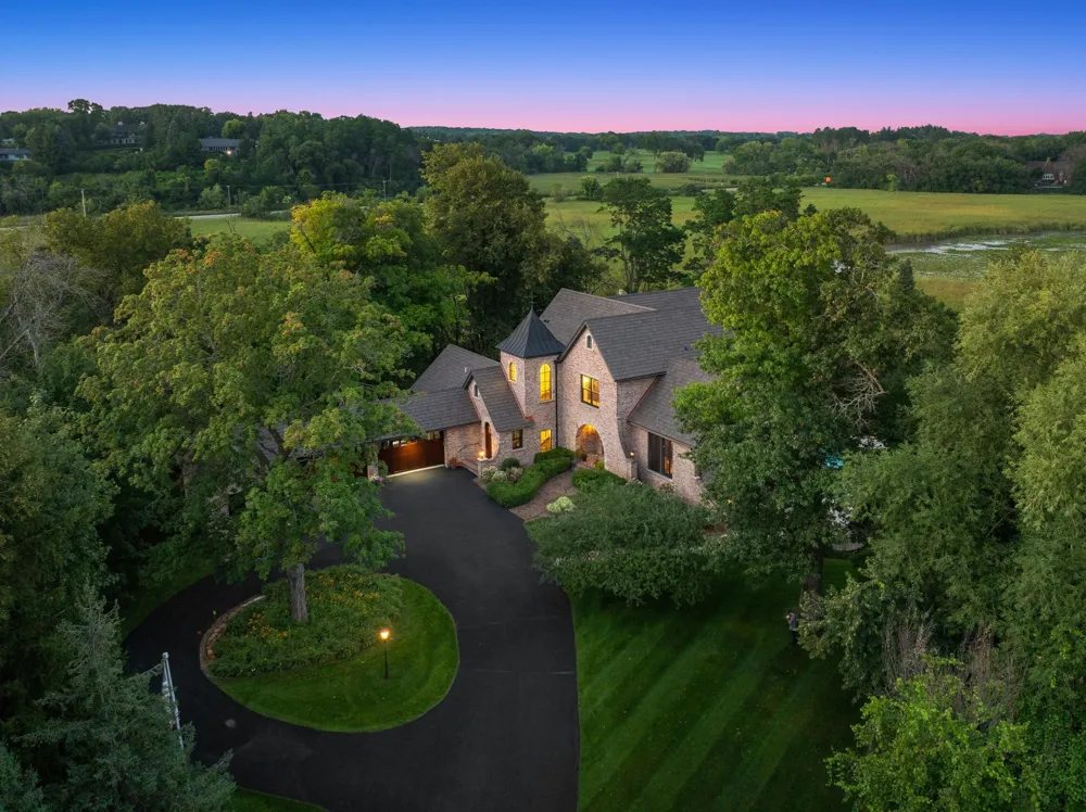 1070 Ferndale Road W Wayzata, MN 55391