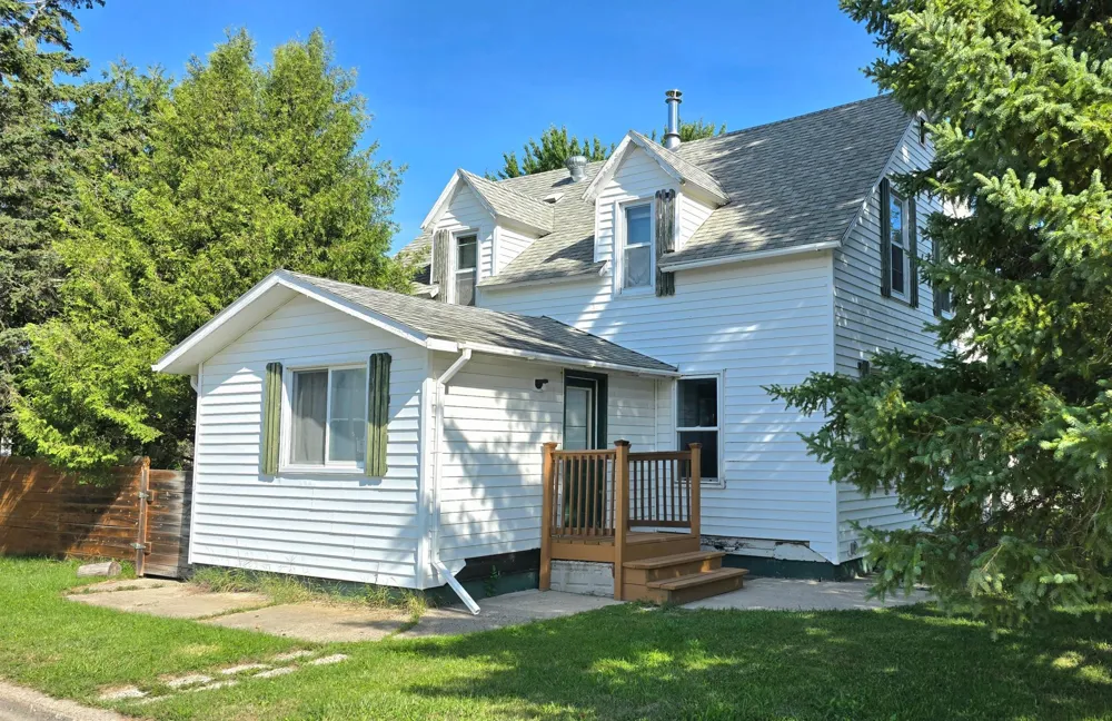 125 4th Avenue SE Clearbrook, MN 56634
