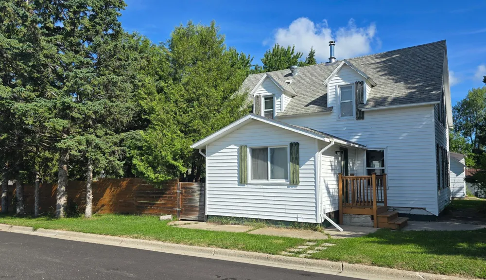 125 4th Avenue SE Clearbrook, MN 56634