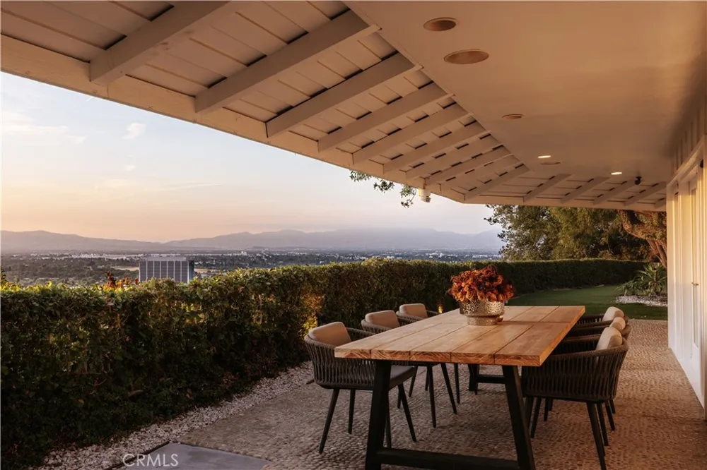 4173 Regal Oak Encino, CA 91436