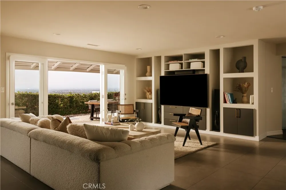 4173 Regal Oak Encino, CA 91436