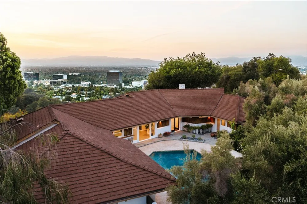 4173 Regal Oak Encino, CA 91436
