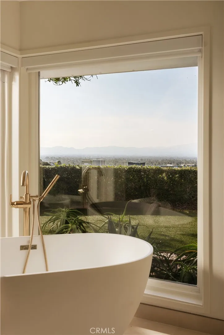 4173 Regal Oak Encino, CA 91436