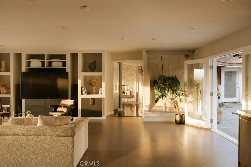 4173 Regal Oak Encino, CA 91436