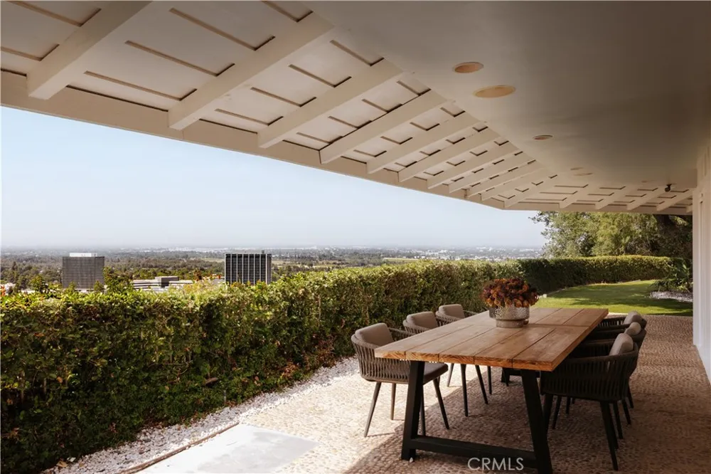 4173 Regal Oak Encino, CA 91436