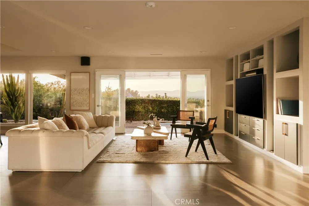 4173 Regal Oak Encino, CA 91436