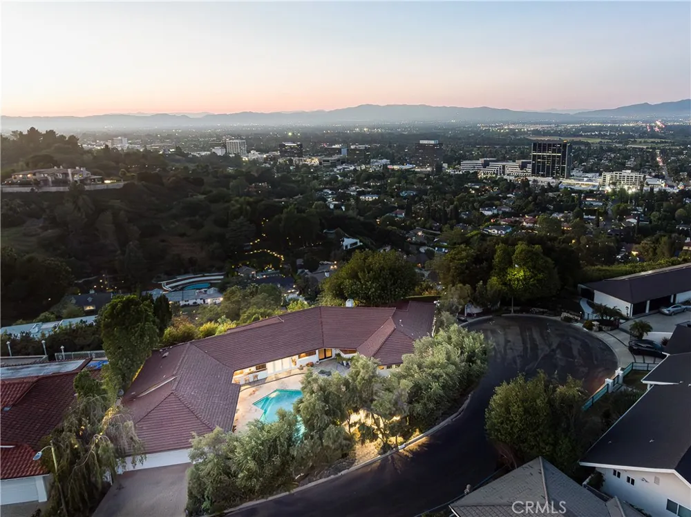 4173 Regal Oak Encino, CA 91436