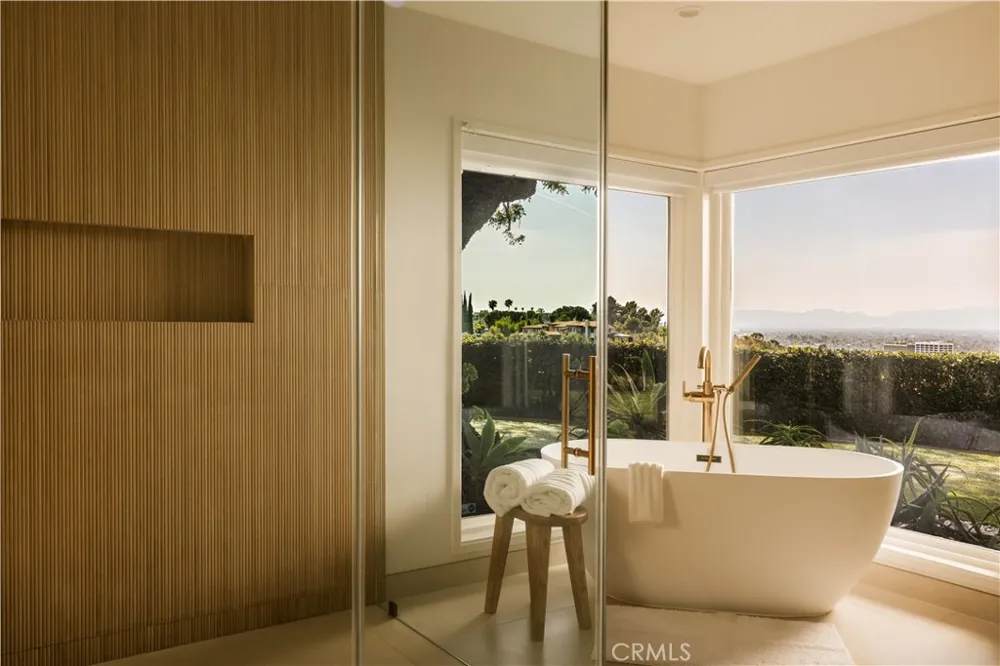 4173 Regal Oak Encino, CA 91436