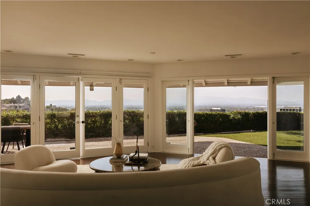 4173 Regal Oak Encino, CA 91436